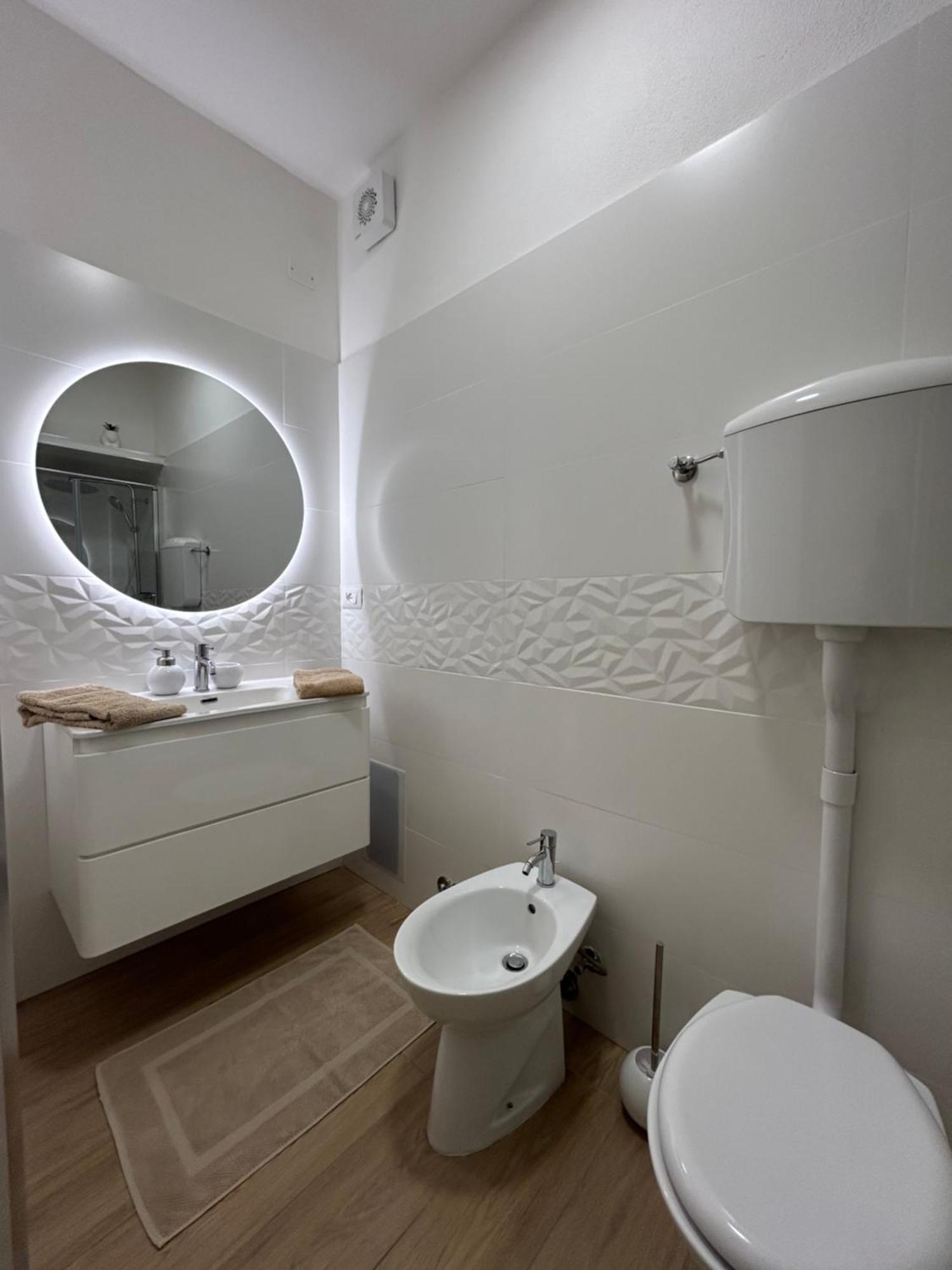 V&C Home Rental Specialist Appartamenti Fronte Lago Maggiore Germignaga Exterior photo